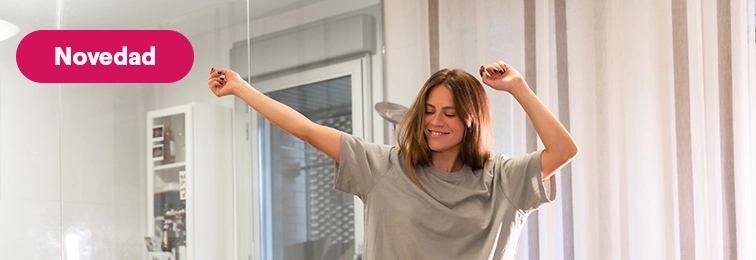 Mujer en casa tras contratar Endesa Tu casa 50